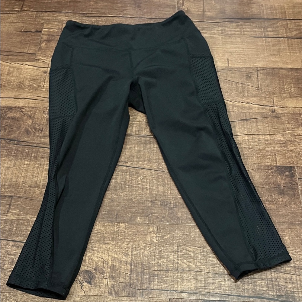 Cut the Frills Women's Cropped Mesh Leggings Size M